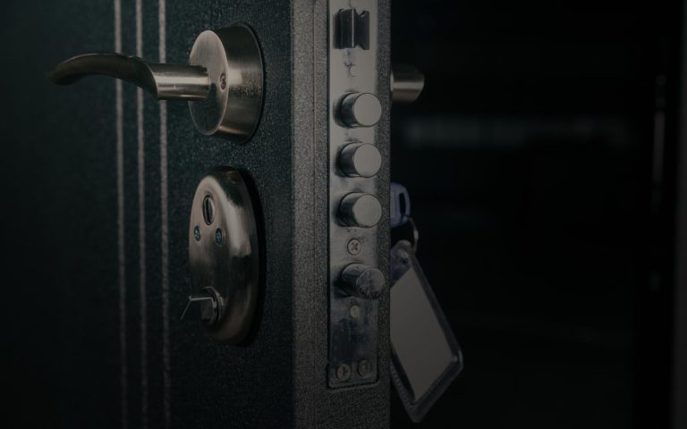 Cambio serratura porta blindata