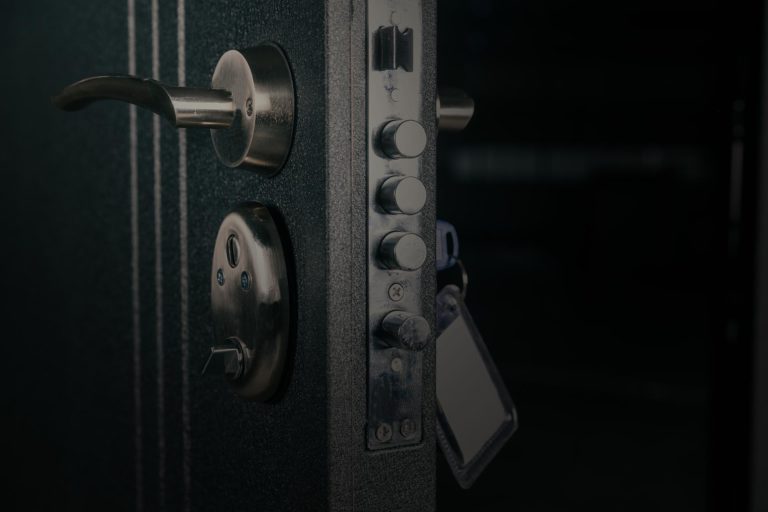 Cambio serratura porta blindata